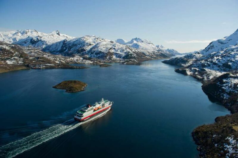 Ms-Richard-auf-einer-Hurtigruten-Reise-entlang-der-norwegischen-Kueste-mit-Nordic-der-Skandinavien-Spezialist