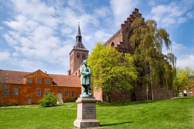 Statue-Hans-Christian-Andersen-Reisen-nach-Daenemark-mit-Nordic-der-Skandinavien-Spezialist