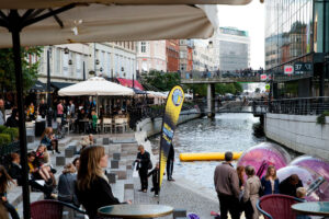 Terrasse-in-Arhus-Reisen-nach-Daenemark-mit-Nordic-der-Skandinavien-Spezialist