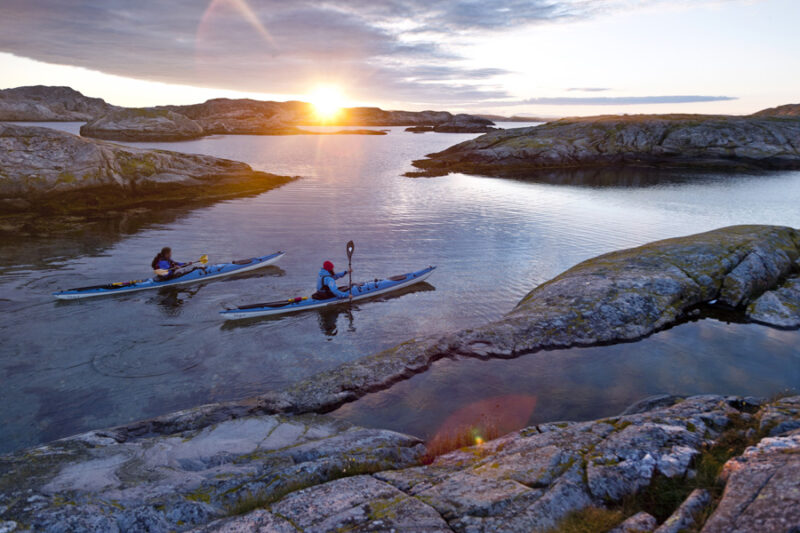 Kajak-fahren-entlang-der-Bohuslan-Kueste-in-Westschweden-Reisen-mit-Nordic-der-Skandinavien-Spezialist