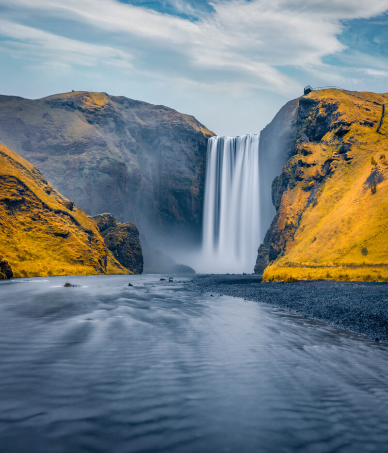 Skogafoss-Wasserfall-in-Island-Sicher-reisen-mit-Nordic-der-Skandinavien-Spezialist