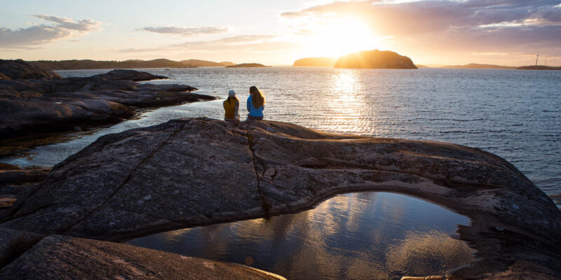 Sonnenuntergang-an-der-Bohuslan-Kueste-in-Westschweden-Reisen-mit-Nordic-der-Skandinavien-Spezialist-©-Roger-Borgelid