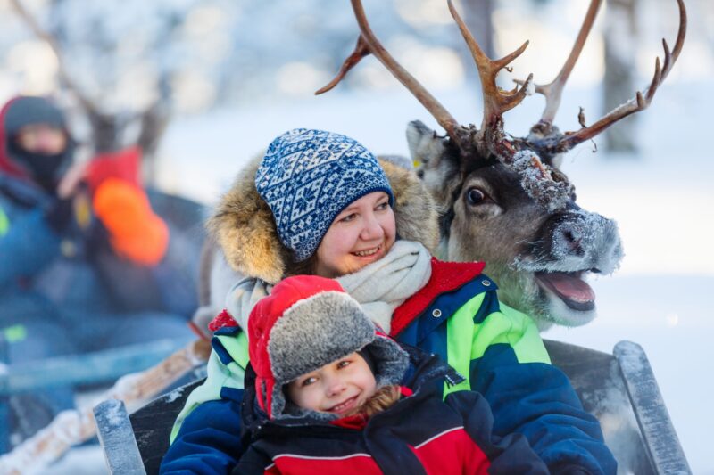 Mit-Kindern-in-den-Familien-urlaub-in-Lappland-Reisen-mit-Nordic-der-Skandinavien-Spezialist