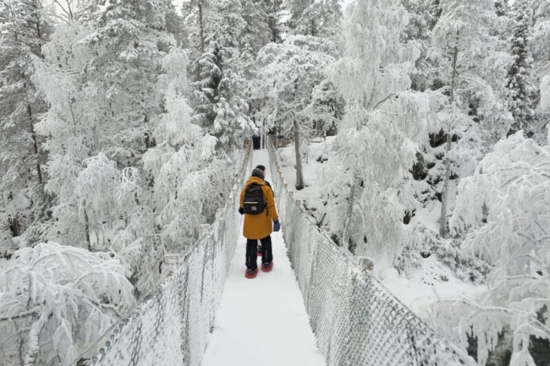 Spazieren-in-Ruka-Finnisch-Lappland-Reisen-mit-Nordic-der-Skandinavien-Spezialist
